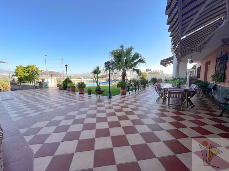 For sale of chalet in Atarfe