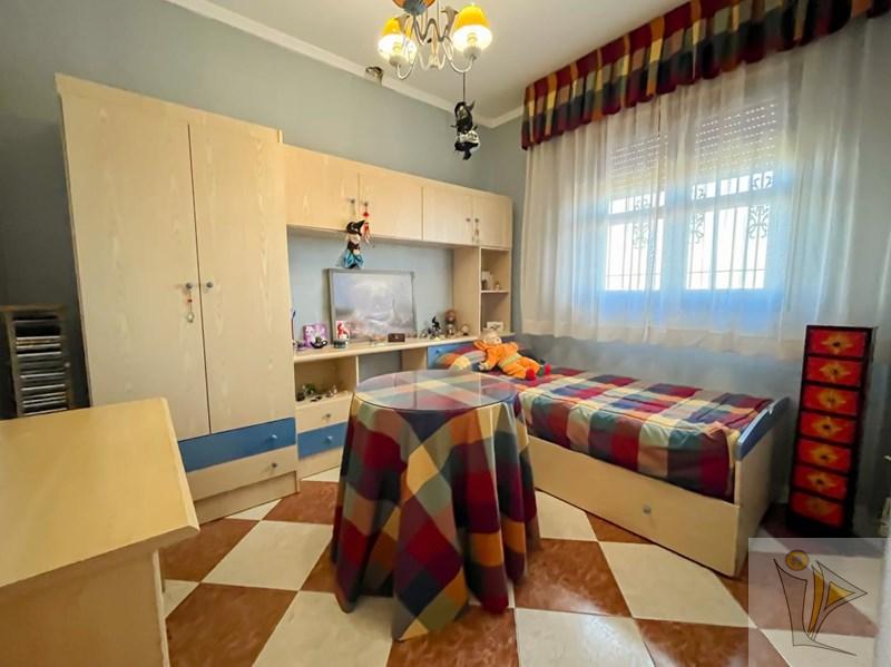 For sale of chalet in Atarfe