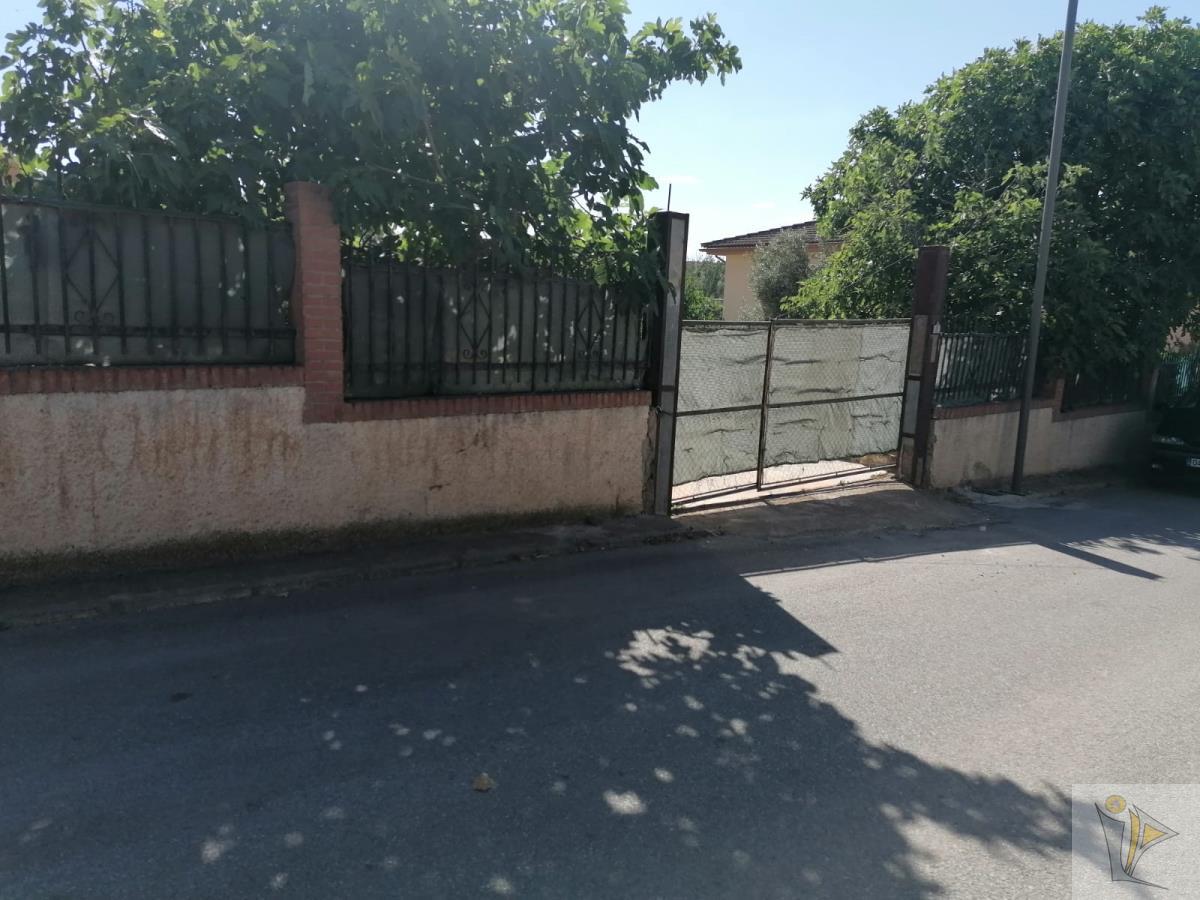 For sale of land in Otura