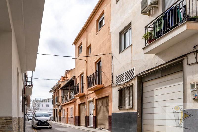 For sale of house in Granada