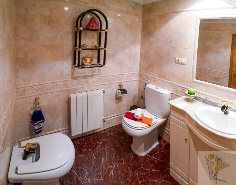 For sale of house in Granada