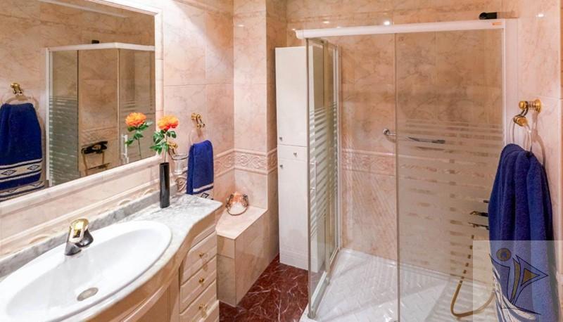 For sale of house in Granada