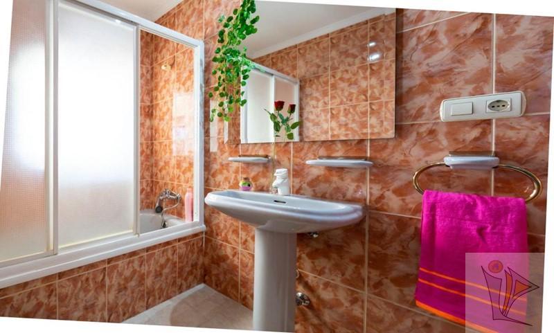 For sale of house in Granada
