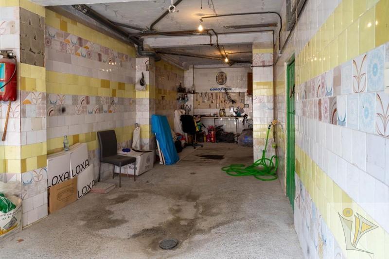 For sale of house in Granada