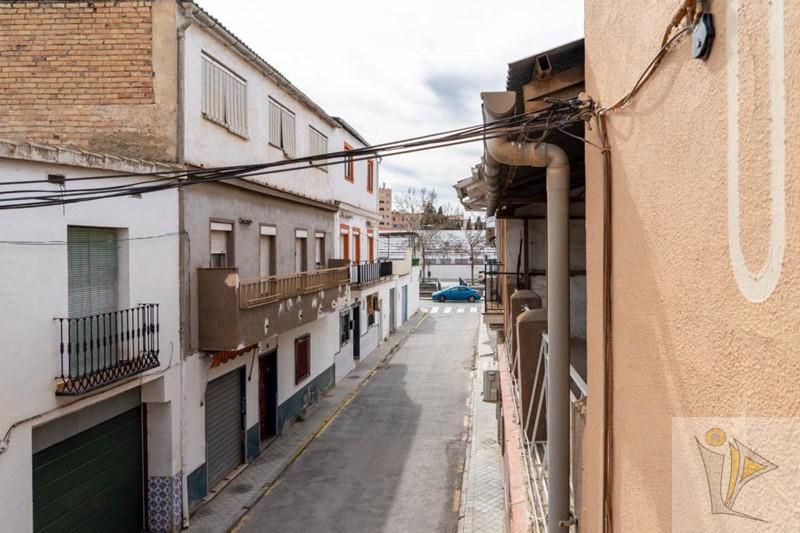 For sale of house in Granada