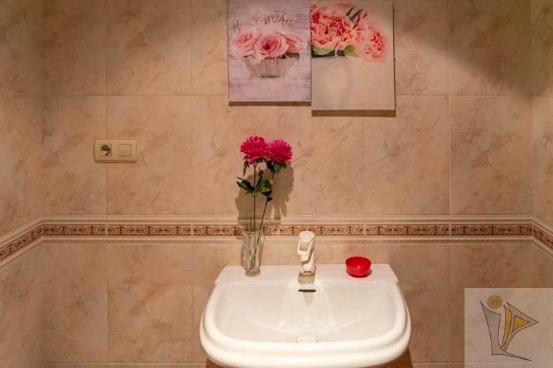 For sale of house in Granada