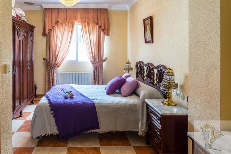 For sale of house in Granada