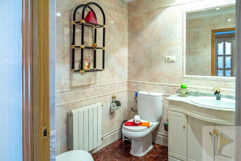 For sale of house in Granada