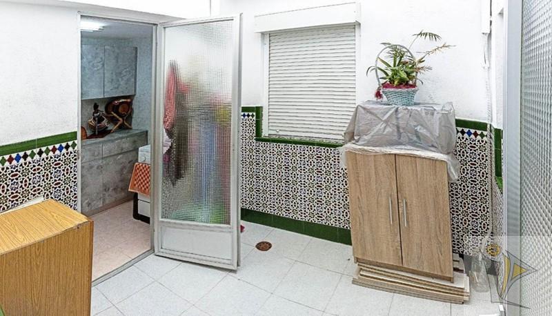 For sale of house in Granada
