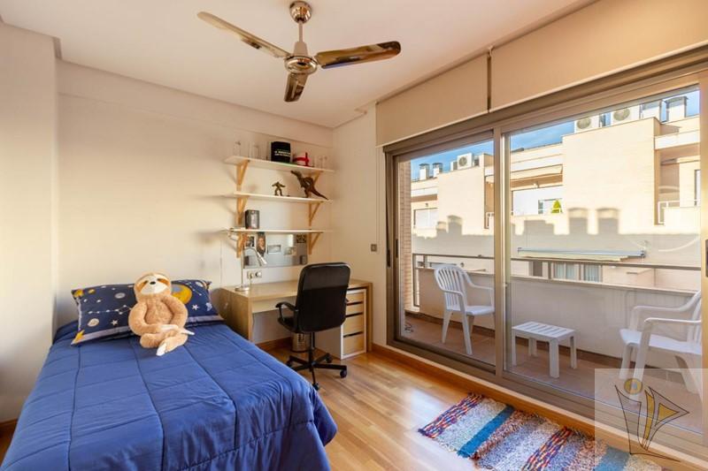For sale of house in Granada