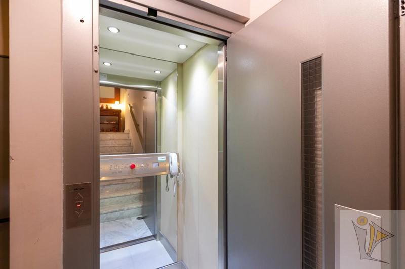 For sale of house in Granada