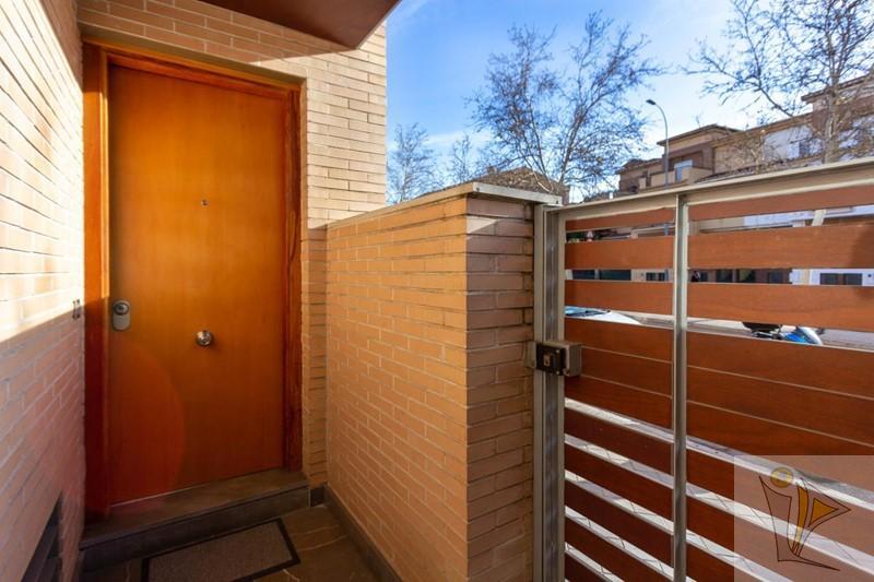 For sale of house in Granada