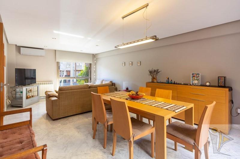 For sale of house in Granada
