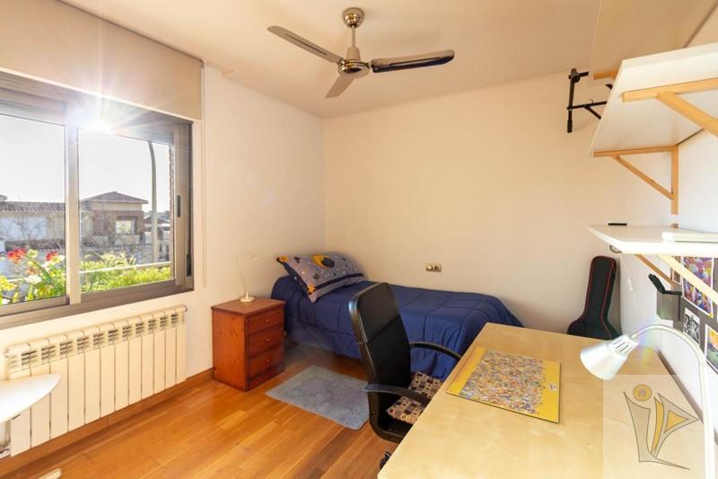 For sale of house in Granada