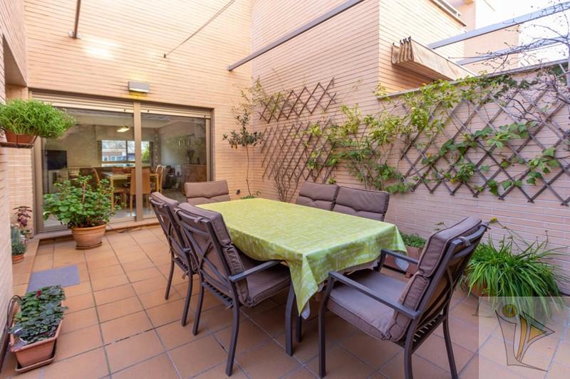 For sale of house in Granada