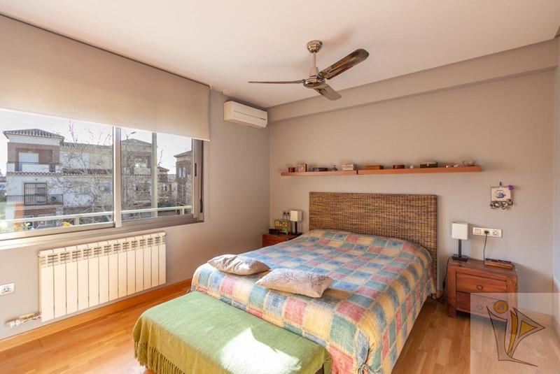 For sale of house in Granada