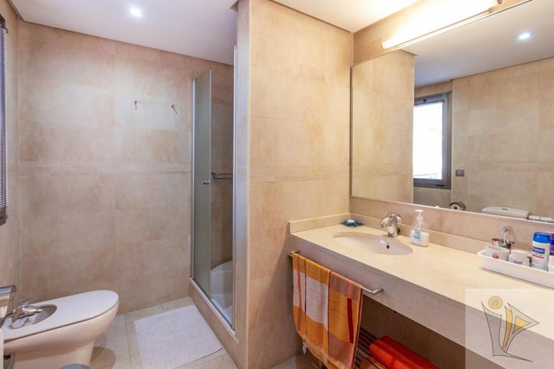 For sale of house in Granada