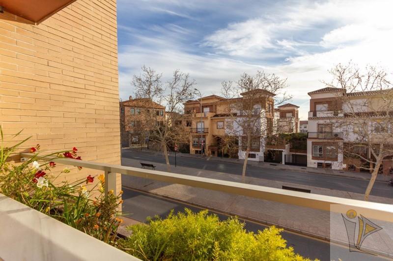 For sale of house in Granada