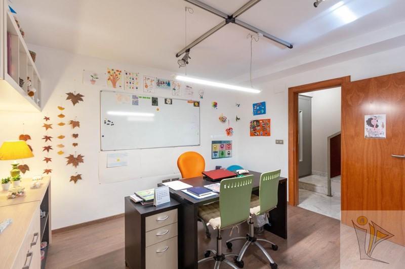 For sale of house in Granada