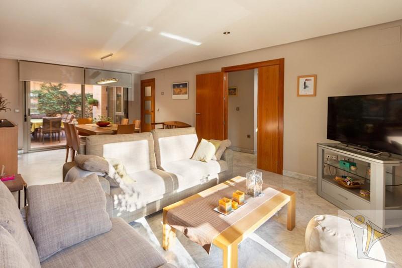 For sale of house in Granada