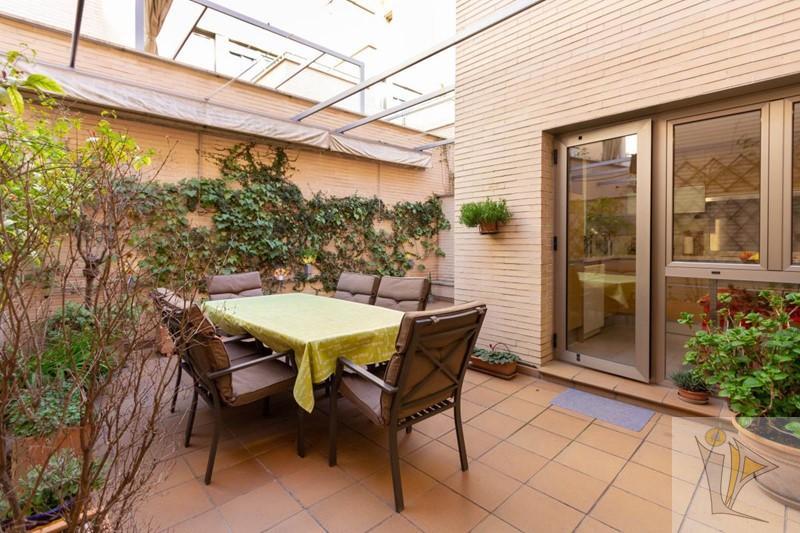 For sale of house in Granada