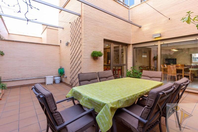 For sale of house in Granada