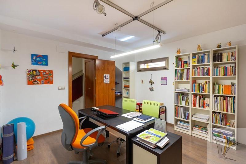 For sale of house in Granada