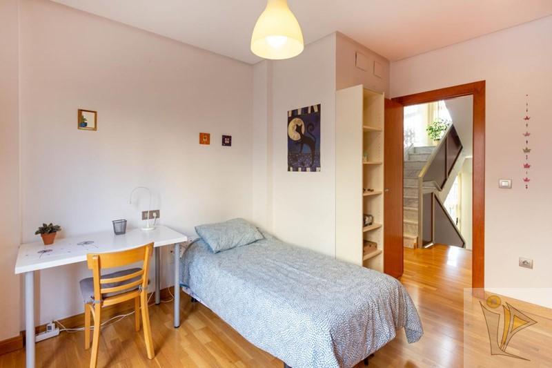 For sale of house in Granada