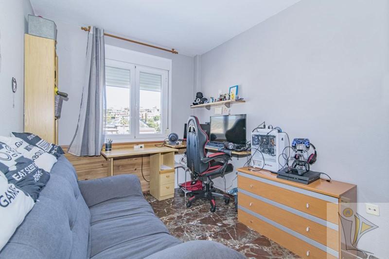 For sale of house in Huétor Vega