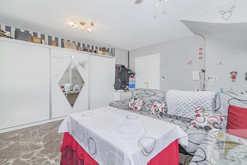 For sale of house in Huétor Vega