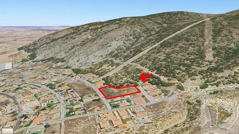 For sale of land in Padul