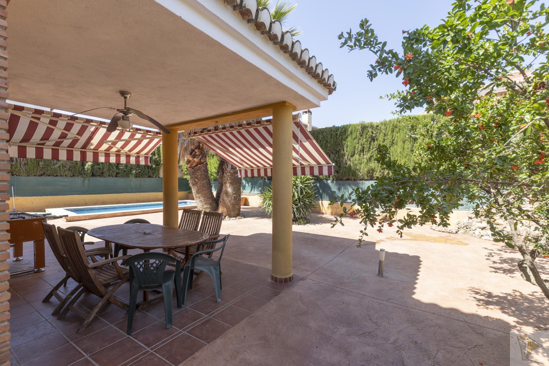 For sale of chalet in Otura