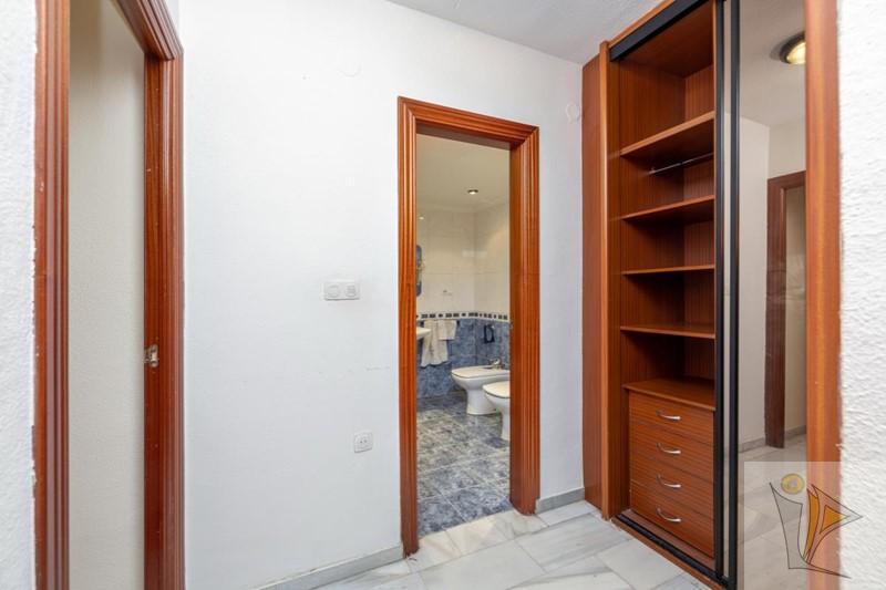 For sale of flat in Granada