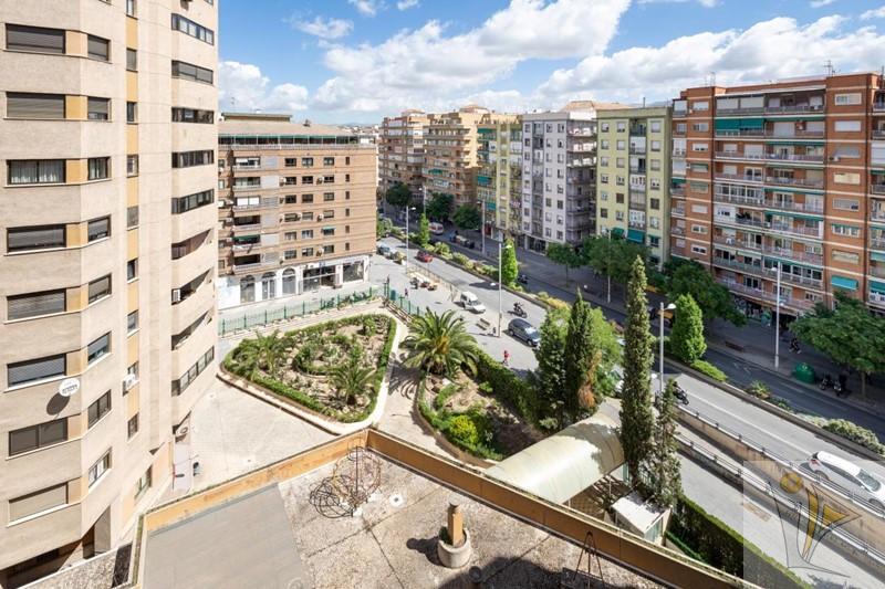 For sale of flat in Granada