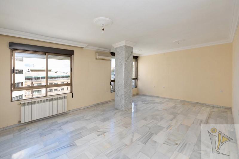 For sale of flat in Granada