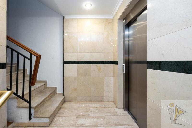 For sale of flat in Granada