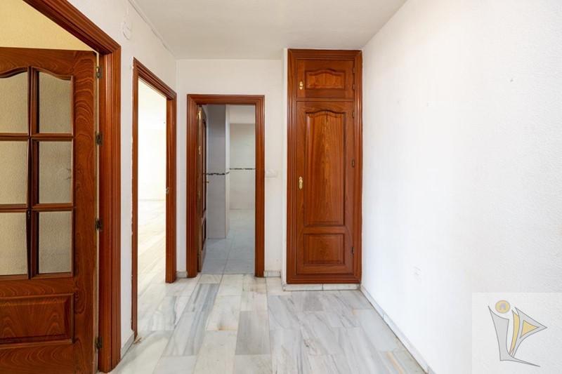 For sale of flat in Granada