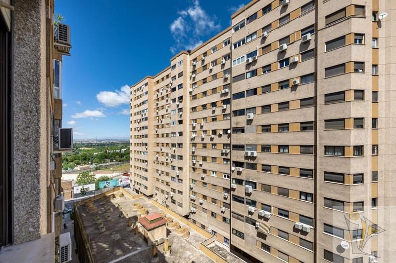 For sale of flat in Granada