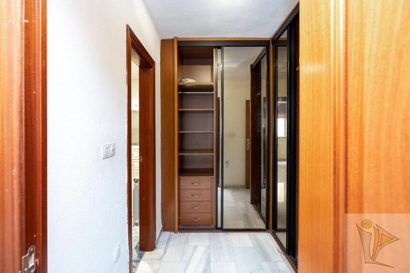 For sale of flat in Granada