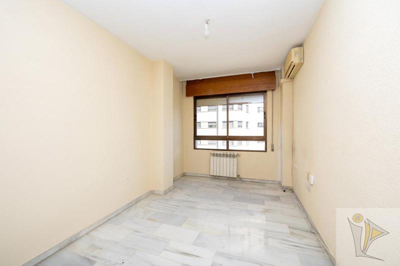 For sale of flat in Granada