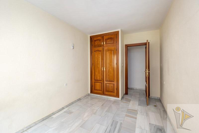 For sale of flat in Granada