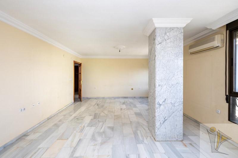 For sale of flat in Granada