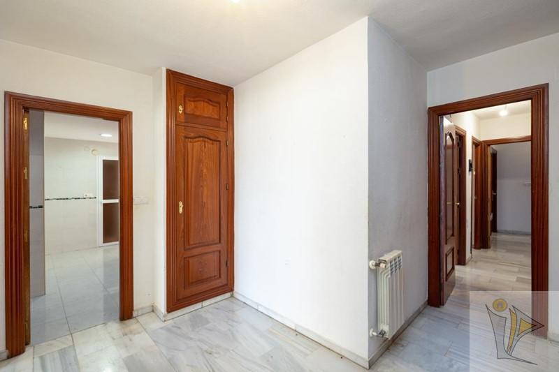 For sale of flat in Granada