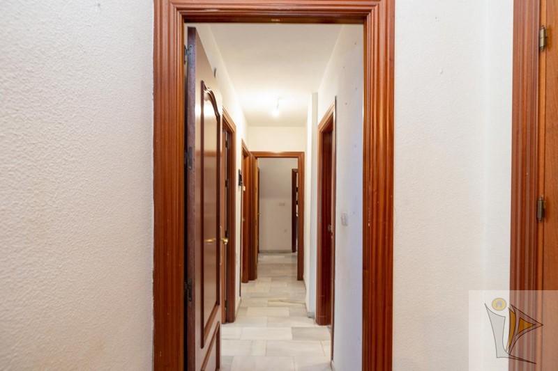 For sale of flat in Granada
