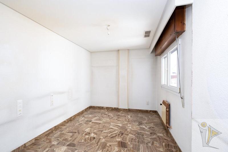 For sale of flat in Granada