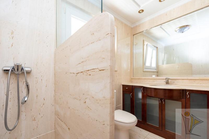 For sale of flat in Granada