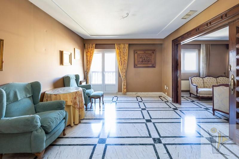 For sale of flat in Granada