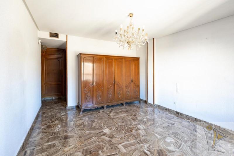 For sale of flat in Granada