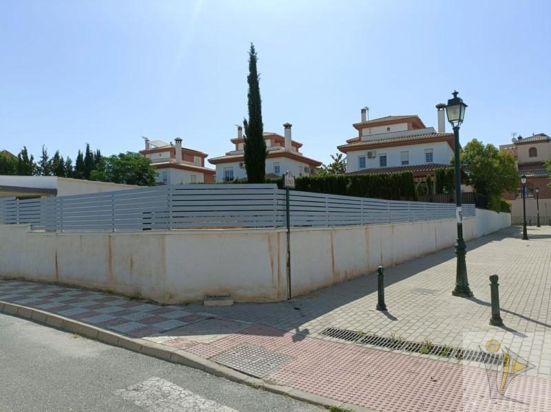 For sale of land in Cájar