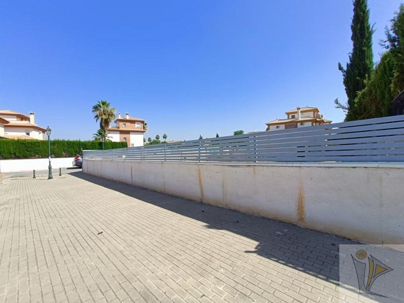 For sale of land in Cájar